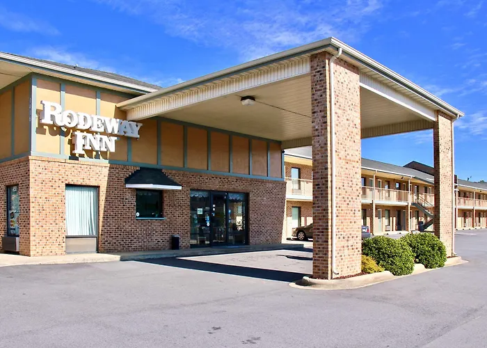 Hotels with tennis Rodeway Inn University Area