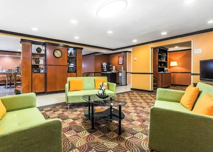Hotel near College: Bpshtels Charlotte