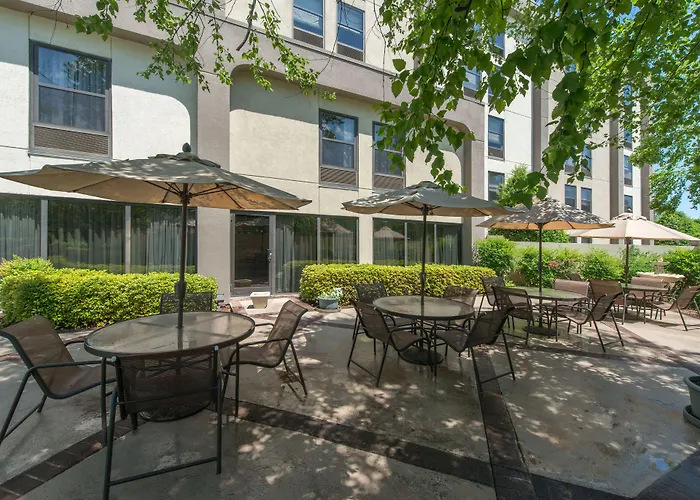 Hotel with pool: Hampton Inn Charlotte/Matthews