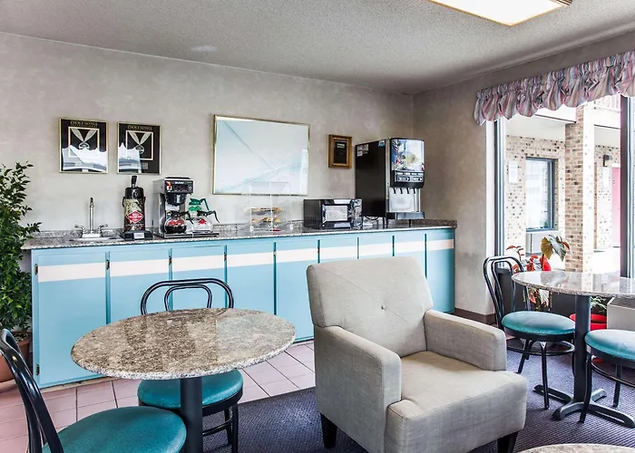 Hotels with tennis Rodeway Inn University Area